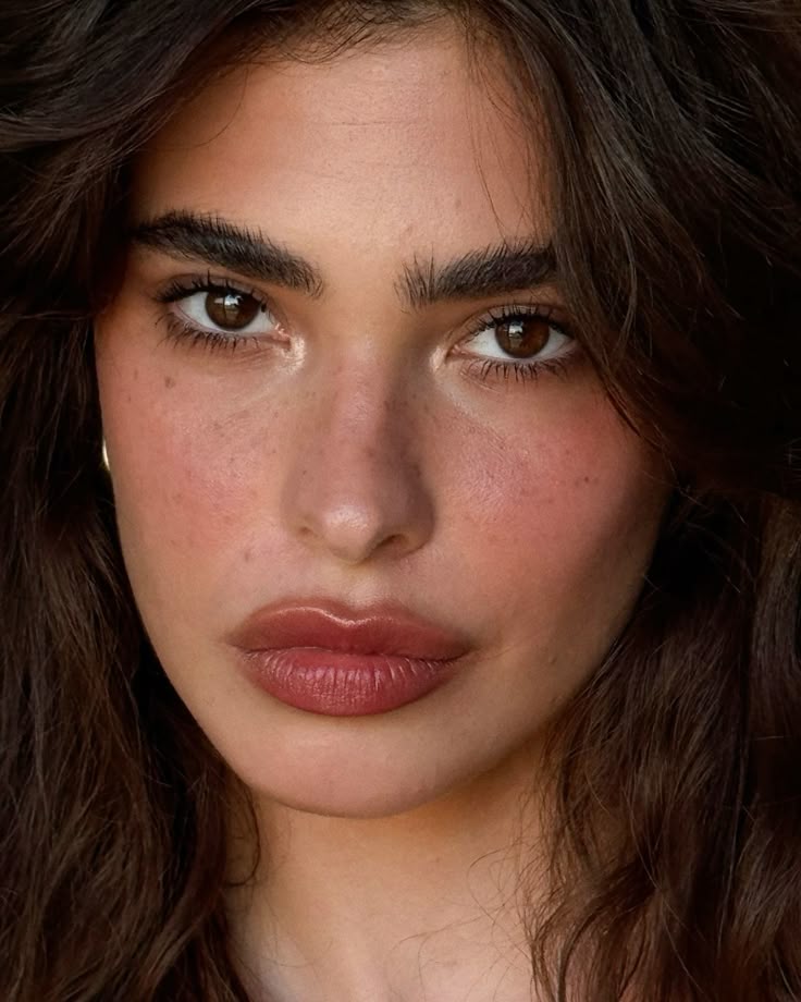 MBTI Makeup for Extroverts: 8 Bold Shades & Looks to Match Your Person ...